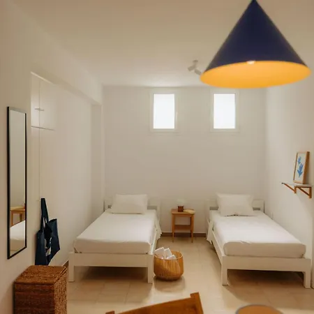 Adelfia 2 Parikia (Paros)